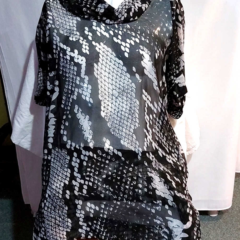 Ladies Focus 2000 size 14 sheer tunic top
